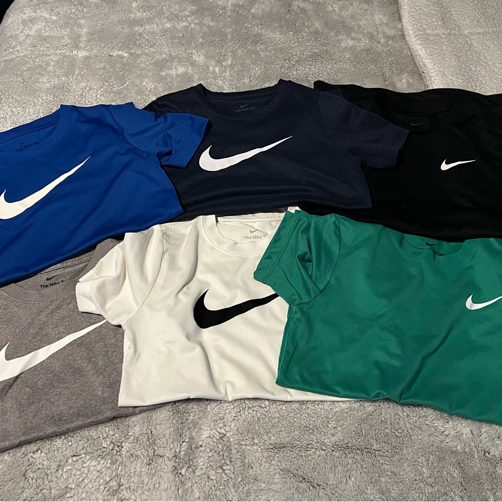 Boys Nike Assorted Color Dri-Fit Tees - Size Medium